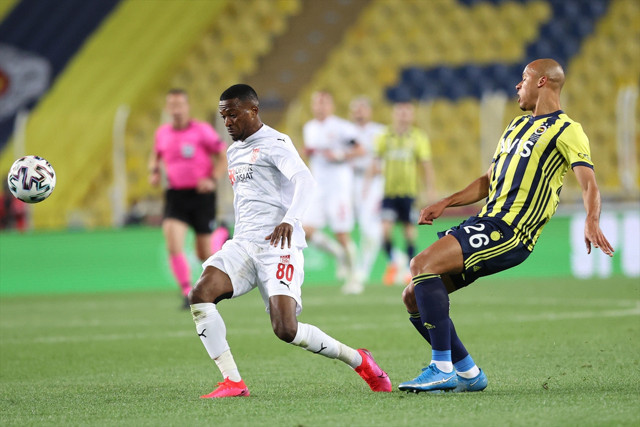 Fenerbahçe-Sivasspor Süper Lig maç sonucu: 1-2 - Resim: 0