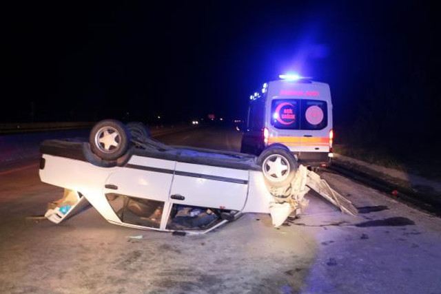 Sakarya'da alkollü sürücü, kendisini kurtaran ekiplere saldırdı - Resim: 0