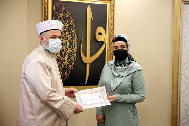 Alman genç kız gördüğü rüyadan etkilenip Müslüman oldu - Resim: 0