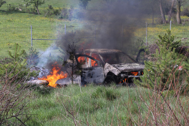 Bolu'da otomobilleri devrilen çift yanan araçtan son anda kurtarıldı - Resim: 0