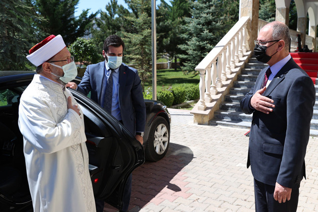 Diyanet İşleri Başkanı Erbaş: İsrail terörünün bir an önce durdurulması gerek - Resim: 0