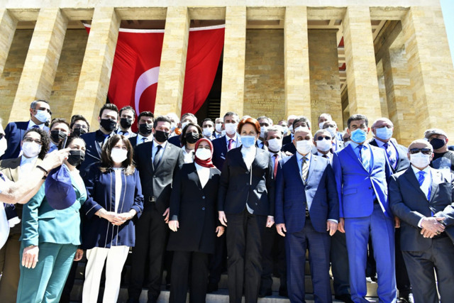 İYİ Parti Lideri Meral Akşener, Anıtkabir'i ziyaret etti - Resim: 2