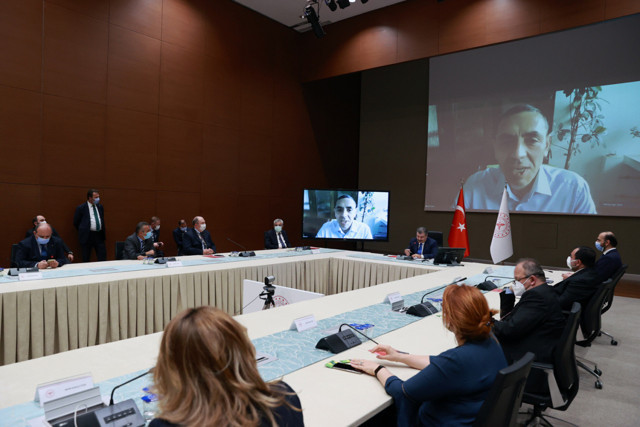 Sağlık Bakanı Fahrettin Koca müjdeyi verdi! Sokağa çıkma, kafe ve restoran yasakları kalkıyor - Resim: 0