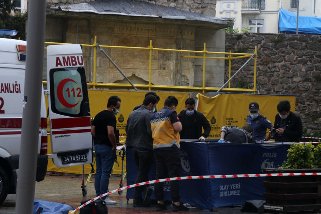 İstanbul Galata Kulesi'nden düşen 20 yaşındaki kadın hayatını kaybetti - Resim: 0