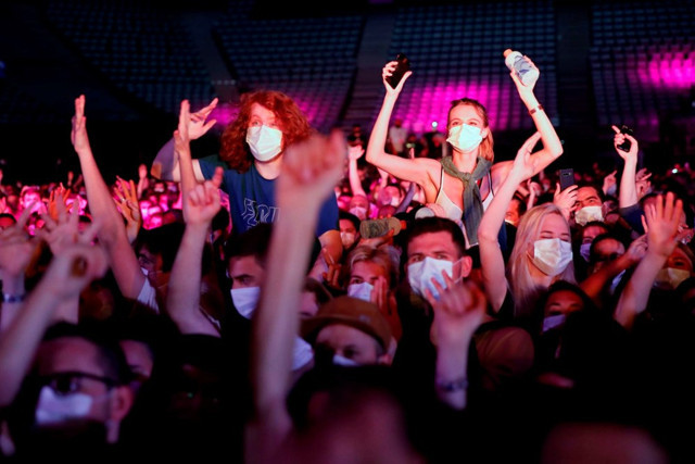 Fransa'da eski günlere dönüş için 5 bin kişilik deneme konseri - Resim: 0