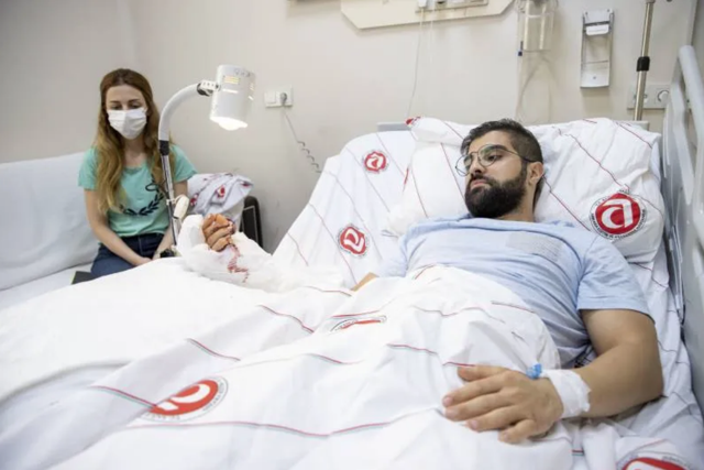 Bıçaklı saldırıya uğrayan doktor: ﻿﻿Mesleği bırakmayı çok ciddi anlamda düşünüyorum - Resim: 0