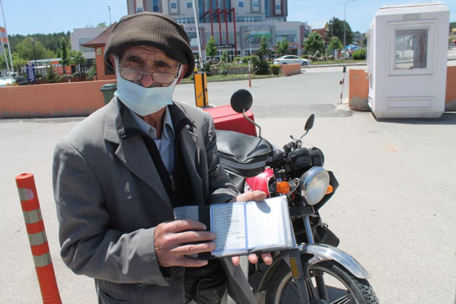 Kastamonu'da sıfır motosiklet başına bela oldu! Namık amca sürekli durduruluyor - Resim: 0