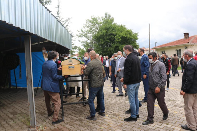 Bolu'da yalnız yaşayan adam evinde ölü bulundu 40 milyonluk servetini bağışlamış - Resim: 0