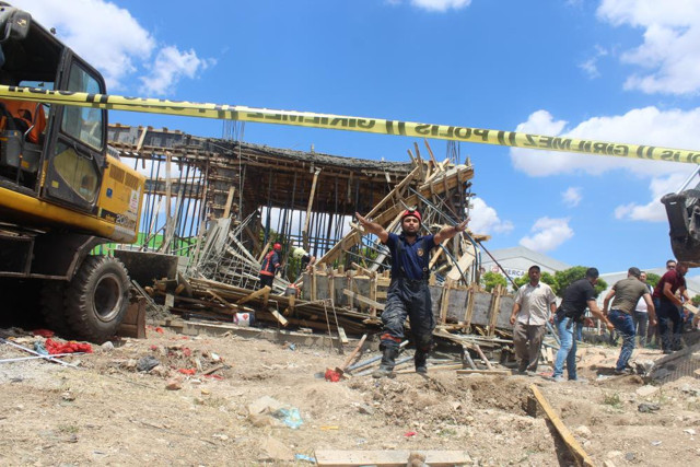 Ankara'da göçük faciası! Aynı inşaatta çalışan baba ile oğlunu ölüm ayırdı - Resim: 0