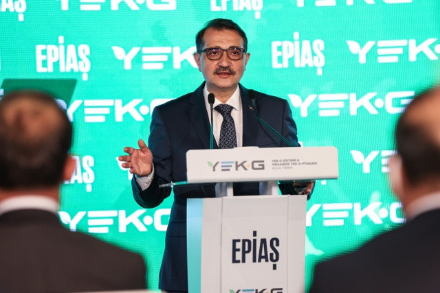 Bakan Dönmez: Yenilenebilir enerjinin teşviki adına önemli bir adım atıyoruz - Resim: 0