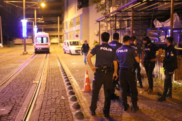 Kocaeli'de tuvalet yapma tartışmasında silah ve bıçak çekildi: 3 yaralı - Resim: 1