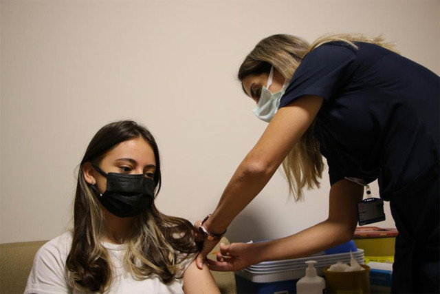 Bakan Koca paylaşmıştı fedakar hemşire idari iznini yarıda kesip göreve koşmuş - Resim: 0