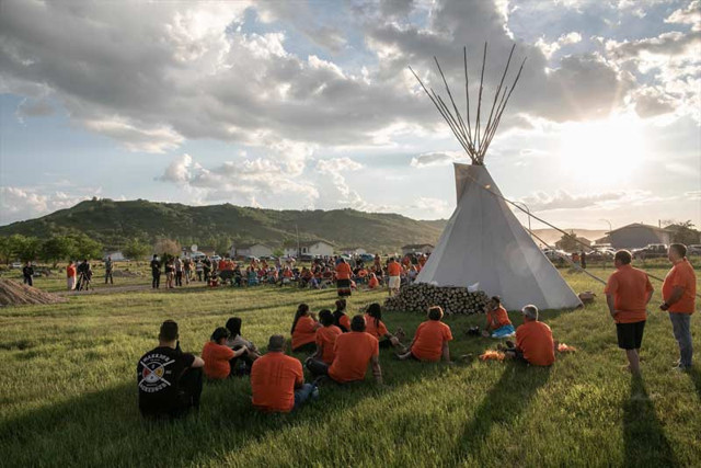 Kanada’da kemikleri bulunan 751 çocuk için anma gecesi düzenlendi - Resim: 0