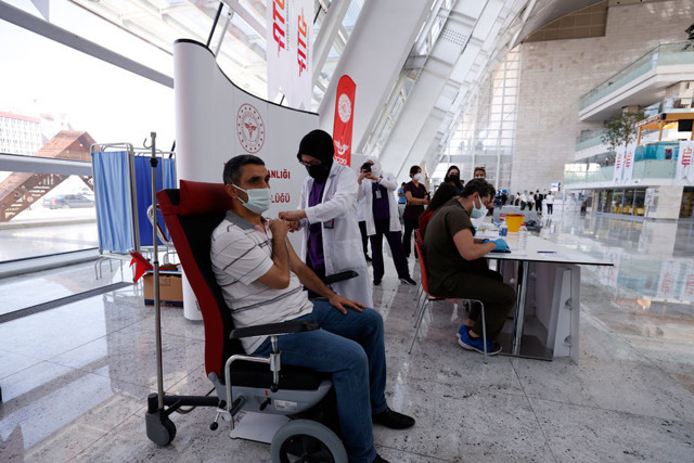 Ankara Yüksek Hızlı Tren Garı'nda Kovid-19 aşısı yapılmaya başlandı - Resim: 0