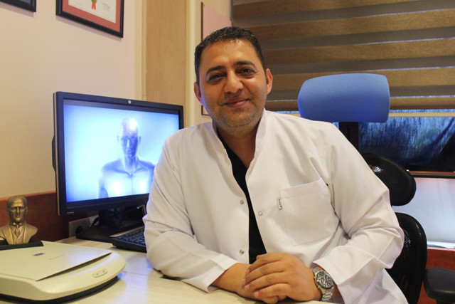 Türkiye'de bir ilk Elazığ'da gerçekleşti: Çocuk hastaya uyanıkken beyin pili takıldı - Resim: 1