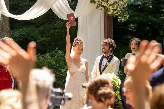 Ece Çeşmioğlu anne ve babası kimdir Ece Çeşmioğlu dizileri listesi - Resim: 0