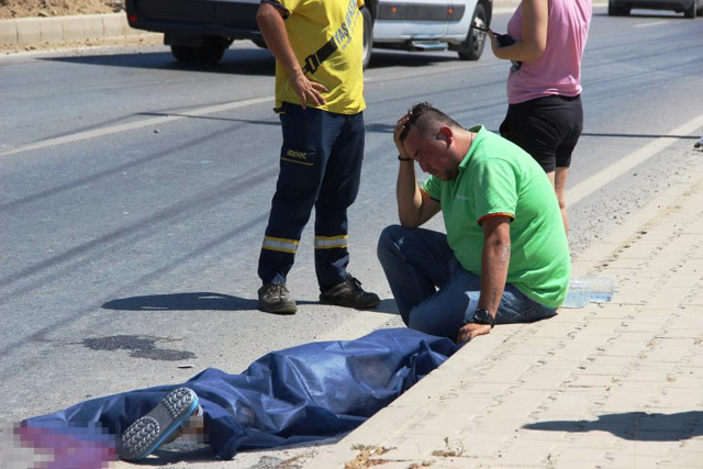 Muğla'da kazada ölen babasının başında gözyaşı döktü - Resim: 0