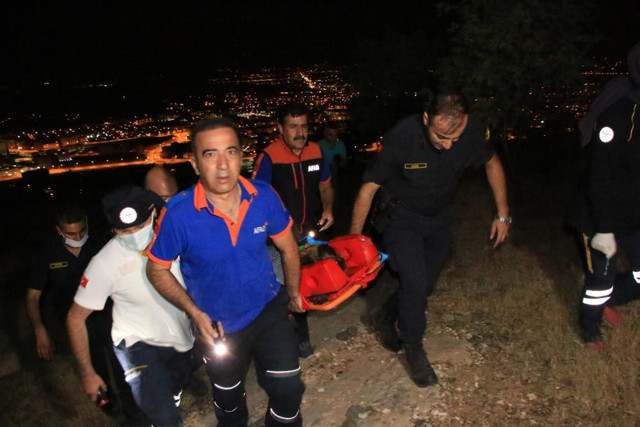 Elazığ'da 200 metrelik uçurumdan film gibi operasyonla kurtarıldı - Resim: 2