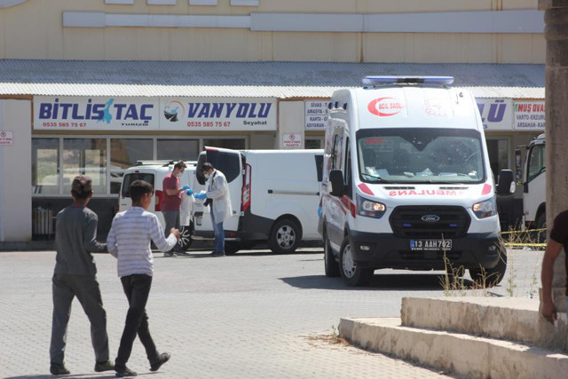 Bitlis'te kız kaçırma kavgasında kan aktı! Otogarda yaşanan olayda 1 ölü 2 ağır yaralı - Resim: 0