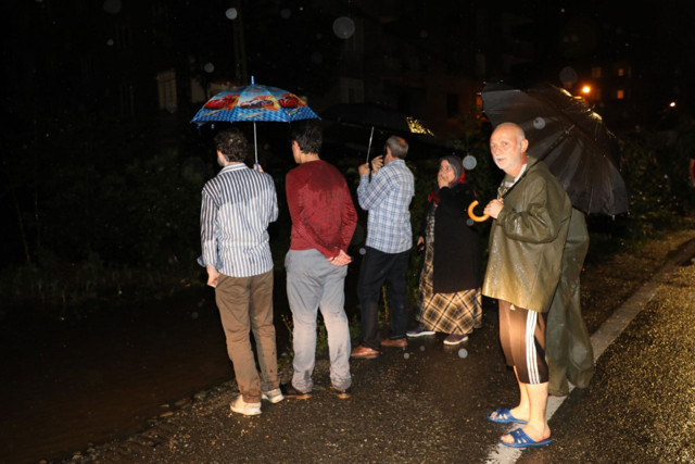 Rize'de sel felaketi! Kayıp 3 kişi aranıyor - Resim: 2