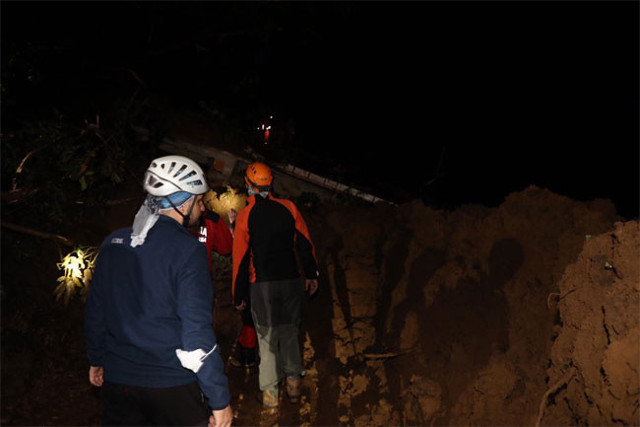 Rize'de sel felaketi! Kayıp 3 kişi aranıyor - Resim: 1