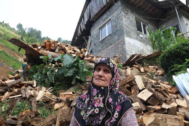 Rize'deki felaket! Gülizar Nine'nin hac için biriktirdiği parayı sel suları götürdü - Resim: 1