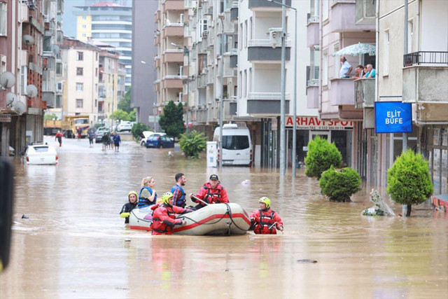 Rize ve Artvin'i sel vurdu Bakan Süleyman Soylu son durumu açıkladı - Resim: 0