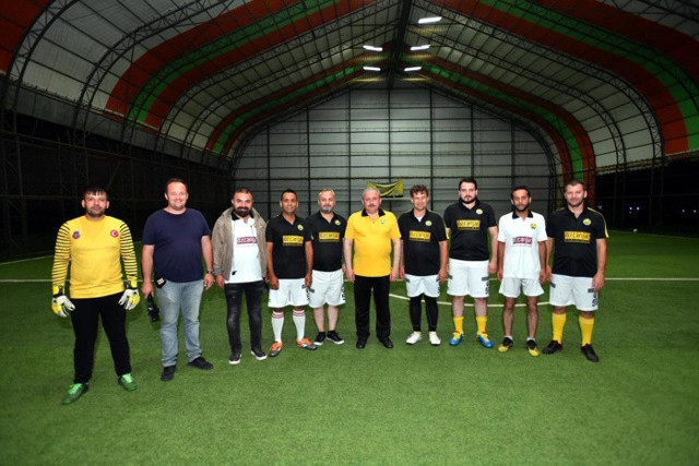 TBMM Başkanı Şentop, gazetecilerle halı saha maçı yaptı - Resim: 3