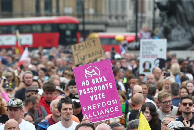 4 Avrupa ülkesinde koronavirüs önlemleri protesto edildi 'Kısıtlamalara hayır' - Resim: 0