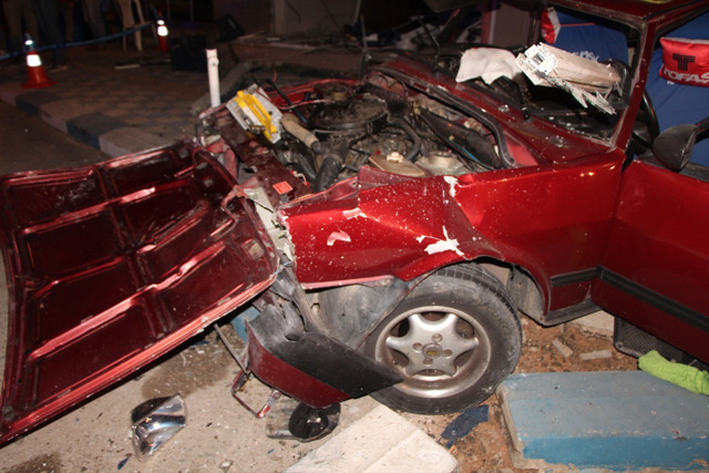 Bilecik'te dehşet anları! Kontrolden çıkan araç 3 yayaya çarptı bir kişi öldü - Resim: 1