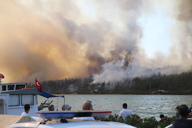 Bodrum'da ciğerler yandı! 80 hektar orman küle döndü Alevler 5 yıldızlı lüks oteli sardı - Resim: 1