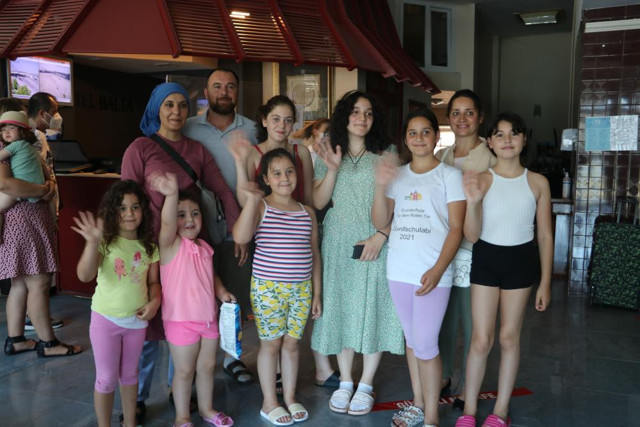 Edirne’de gurbetçi yoğunluğu: Otellerde yer kalmadı - Resim: 1