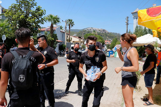 Manavgat Bodrum Milas Marmaris orman yangınlarında son durum Köyceğiz'de iki mahalle boşaltıldı - Resim: 0