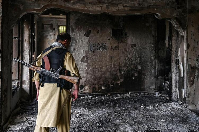 Afganistan savunma bakanının evine bomba yüklü araçla saldırı - Resim: 0