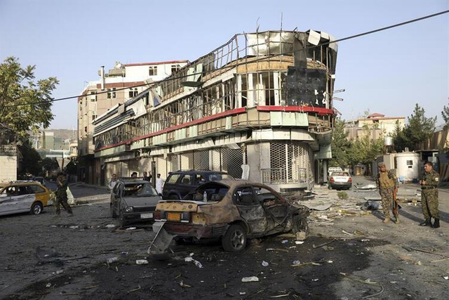 Afganistan savunma bakanının evine bomba yüklü araçla saldırı - Resim: 2