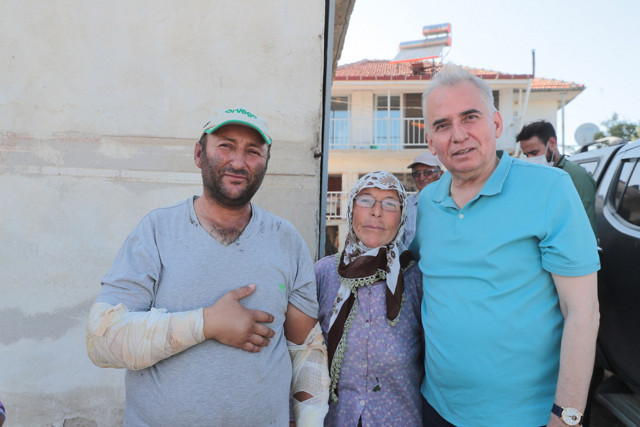 Yangın söndürürken traktörleri yanan iki çiftçiye sevindiren haber - Resim: 0