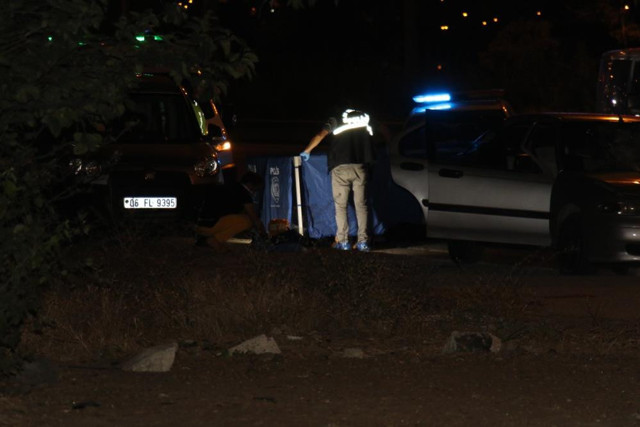Ankara’da yaşandı! Sol şeritte zorla indirilen kadına arkadan gelen araç çarptı - Resim: 0