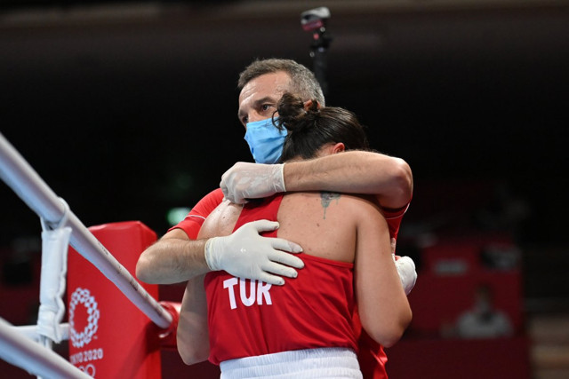 Busenaz Sürmeneli altın, Buse Naz Çakıroğlu gümüş madalya kazandı! - Resim: 1