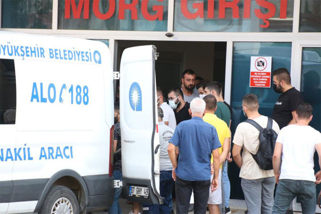 Antalya'da 'bir insan katiliyle fotoğraf çekinir mi?' diye fotoğraf çektirdiği motosiklet sonu oldu - Resim: 1