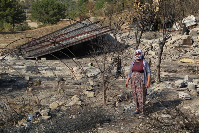 Manavgat yangının ilk anlarında faciadan dönülmüş! Çığlık atarak 15 aileyi kurtarmış - Resim: 0