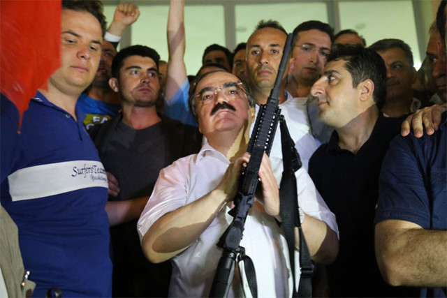 FETÖ'cüleri havlatan adamı yazar Yakup Köse açıkladı - Resim: 0