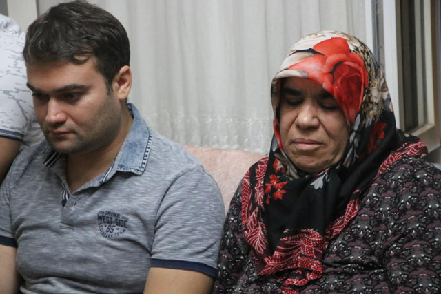 Uçak kazasında ölen Elazığlı pilotun vasiyeti ağlattı: Ölürsem babamın yanına gömün - Resim: 0