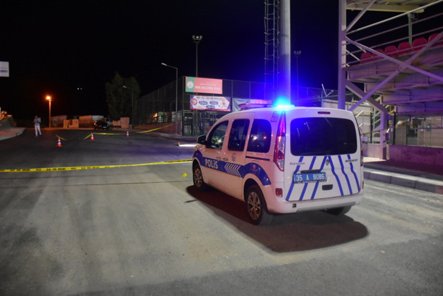 İzmir'de 'Kız gibi oynamayın' diyerek tartıştıkları polis memurunu vurdular - Resim: 0