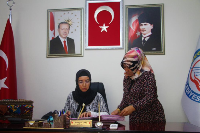 Türkiye’nin ilk başörtülü belediye başkanı, 28 Şubat sürecinde yaşadıklarını anlattı - Resim: 0