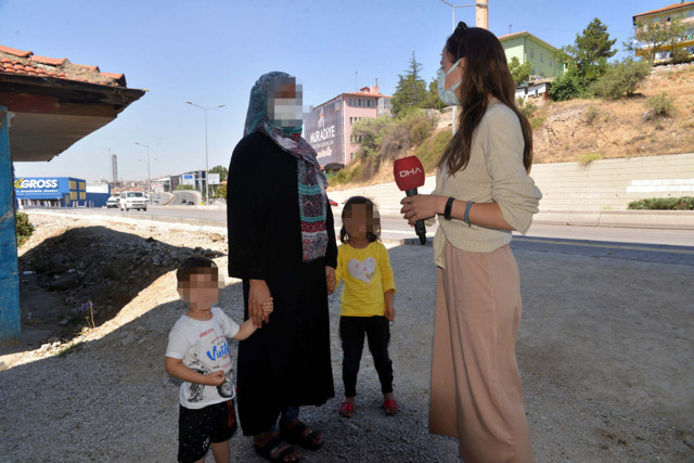 Taliban'dan kaçan Afgan kadın ülkesinde kalan ailesi için ağladı: Haber alamıyorum - Resim: 1