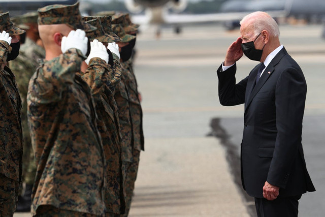 Joe Biden, Afganistan'da ölen ABD askerlerinin cenazelerini karşıladı - Resim: 2
