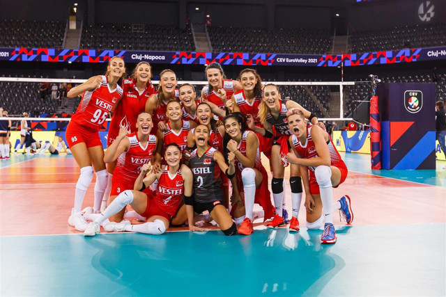 Filenin Sultanları Polonya'yı mağlup ederek yarı finale yükseldi - Resim: 0