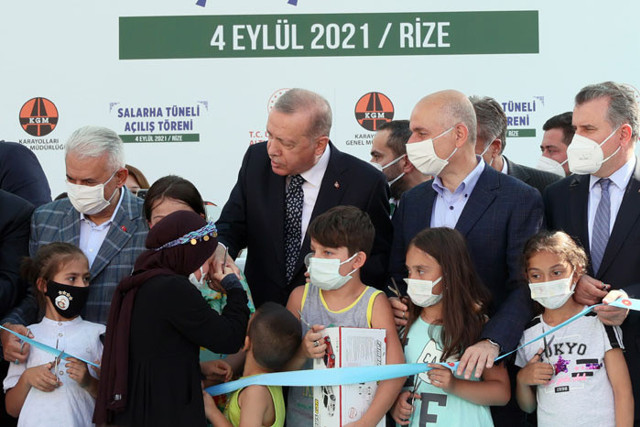 Rize'nin 70 yıllık hayali gerçek oldu 5 dakikaya iniyor Cumhurbaşkanı Erdoğan'dan önemli açıklamalar - Resim: 0