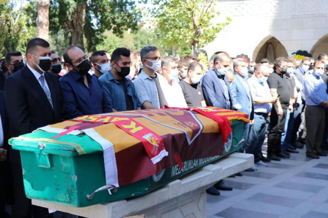 Kayserispor'un efsane başkanı Recep Mamur'a veda; törene Aziz Yıldırım da katıldı - Resim: 0