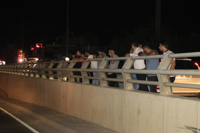 Adana'da yabancı uyruklu 2 kız kardeş otomobilin çarpmasıyla öldü - Resim: 0